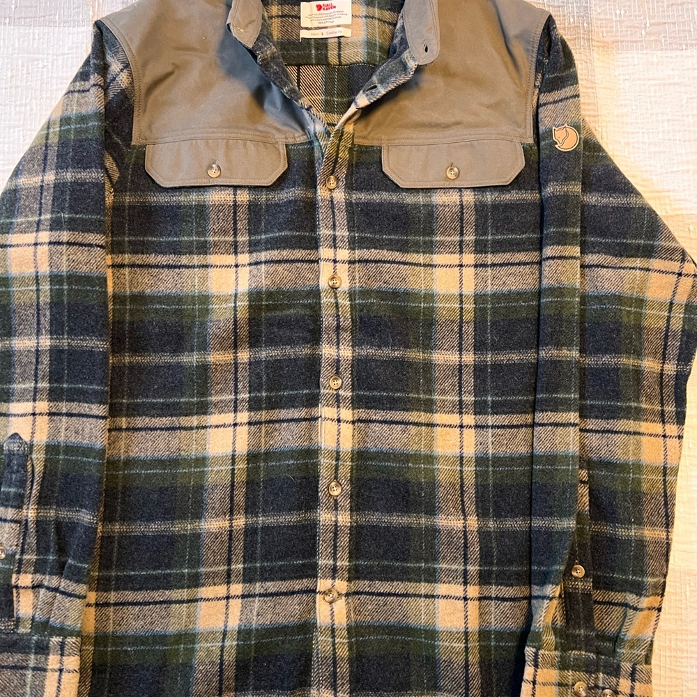 Fjallraven Men's Green and Gray Plaid Shirt Jacket